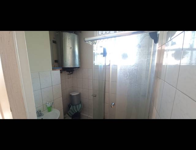2 BEDROOM FLAT FOR SALE IN ESSENWOOD